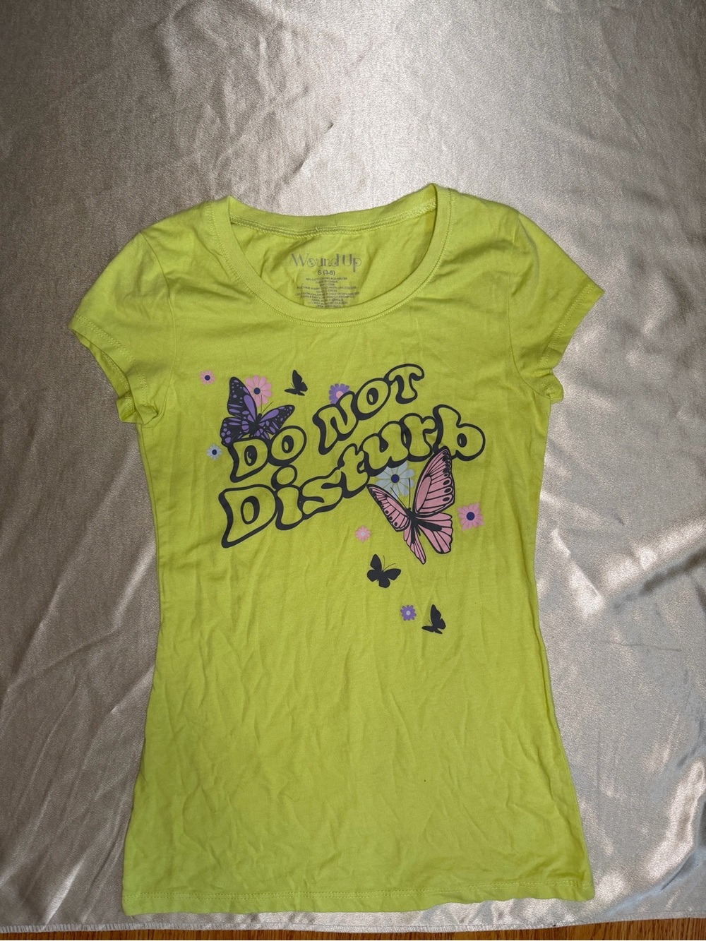 Wound Up Juniors Do Not Disturb Short Sleeve Graphic T-Shirt  Retro Small(3-5)